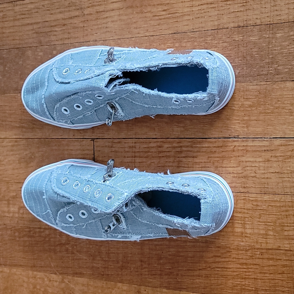 New distressed tennis shoes